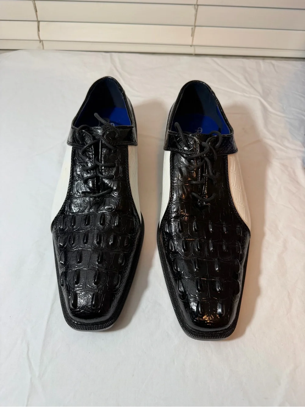 Men's Black and White Croc-Embossed Lace-Up Dress Oxfords